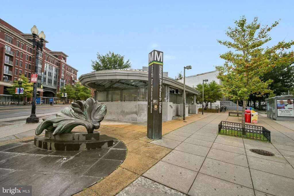 Private With Ensuite Bathroom Centrally Located